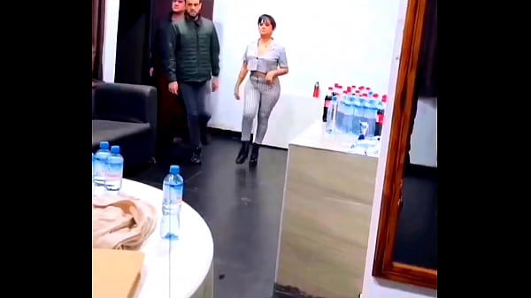 Nonton Zorra Peruana Modelando thumbnail