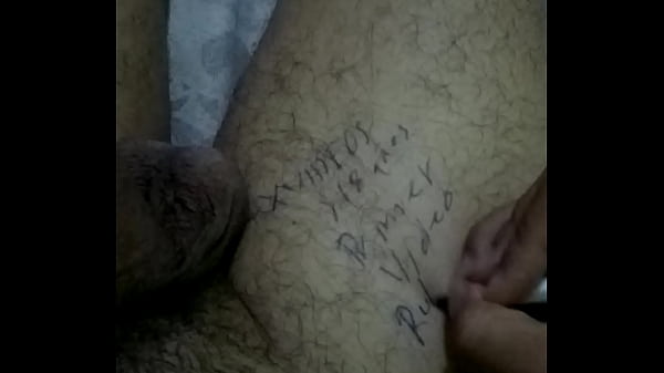 Porno gay casero: mi amigo caliente se masturba 