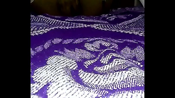 Play MP4 - Sola en casa