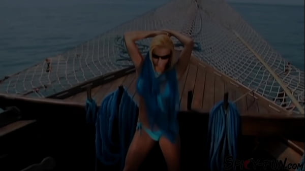 Nonton Brazilian Model Enjoys Anal Sex On The Boat thumbnail