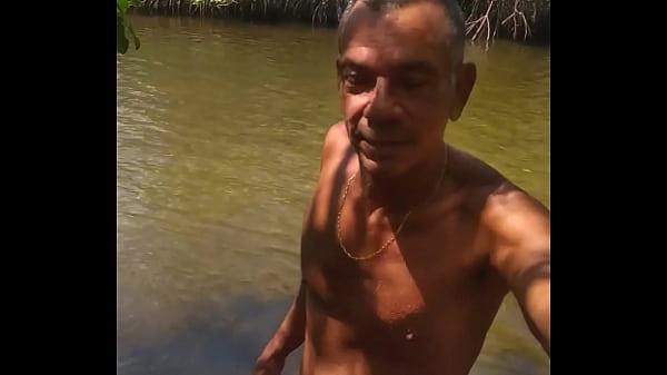 Play MP4 - Nu turista pelado no rio