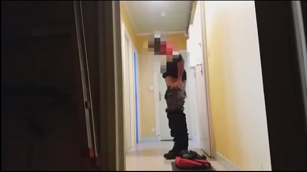 Play MP4 - musulmane voil&eacute;e suce un livreur