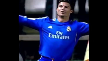 cristiano ronaldo botando pra fuder em duas loirinhas sapecas video thumbnail