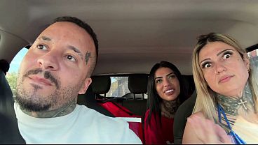 Chamamos uma moto boy do food no seu hor&aacute;rio de trabalho pra foder gostoso dentro do nosso carro pra n&oacute;s gozar gostoso nela! 