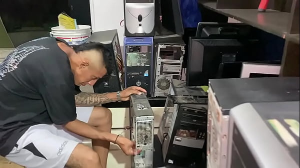 Nonton Me Como Todo Ese Co&ntilde;o Rosado De La Amiga De Mi Hij thumbnail