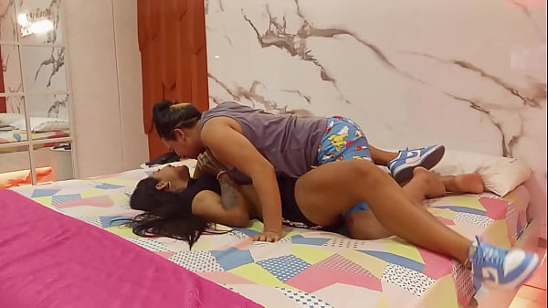 Mientras Me Maquillo Para Salir De Fiesta Mi Pareja Se Pone Muy Cachonda As&iacute; Que Le Di Su Buena Mamada thumbnail