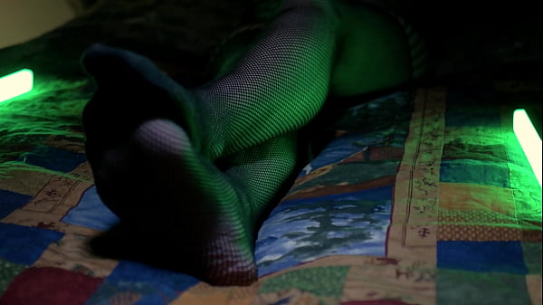 Nonton Perfect Toes Peeking Through Sexy Fishnets thumbnail