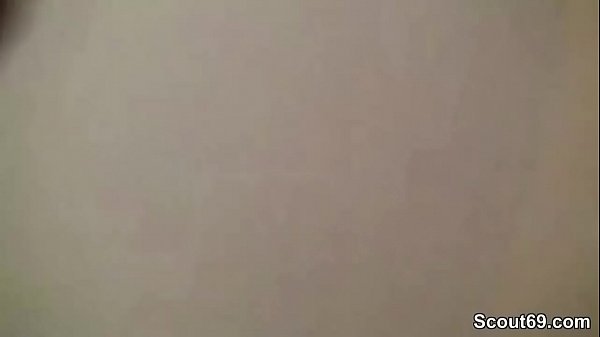 Play MP4 - Sie erwischt ihre Stief Schwester beim ficken und macht mit