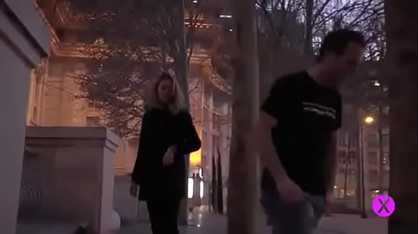 Guy fucks_lady in_the midst of road