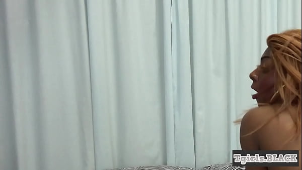 Solo ebony beauty tugging her dick