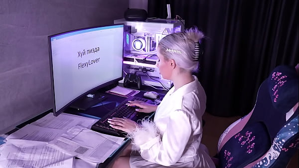 Nonton The Accountant Spent My Salary On New Shoes And Let Me Fuck Her For It. thumbnail