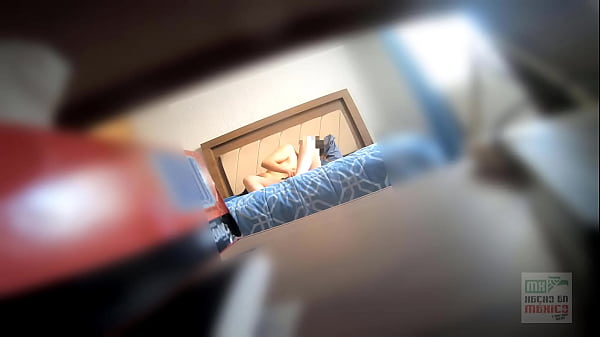 Play MP4 - Camara oculta&colon; la hermana peque&ntilde;a de mi mejor amigo me dejo correrme adentro de ella&period; Dice&colon; nunca he sentido una verga as&iacute;&comma; quitate el condon