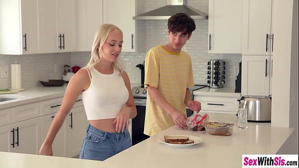 Play MP4 - Angry blonde stepsis Braylin Bailey relaxed on stepbrothers big hard cock