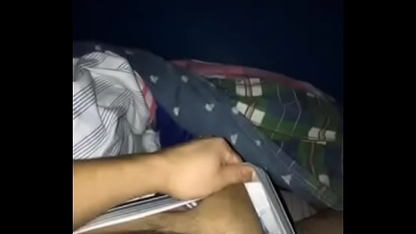 Play MP4 - Hola&comma; aqui aburrido solito