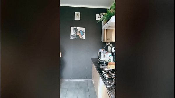 Muestra La Cola Con Transparencia En Un Vivo thumbnail