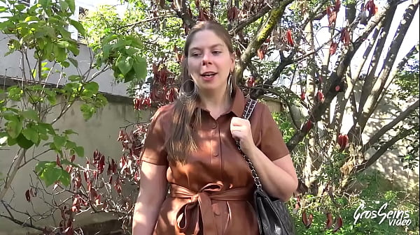 Play MP4 - Alice&comma; une nouvelle adepte du fist-fucking