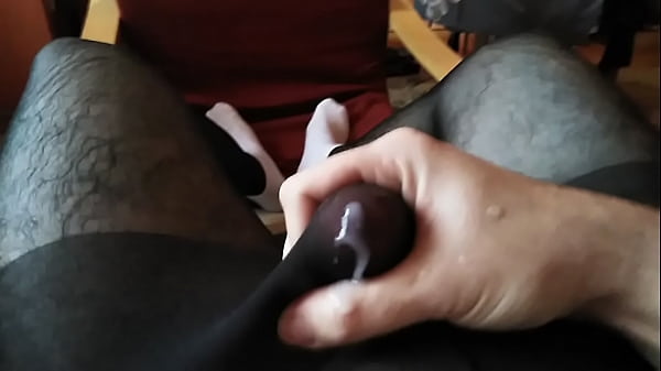 I&rsquo;m going to be horny, from black stockings and white socks. 