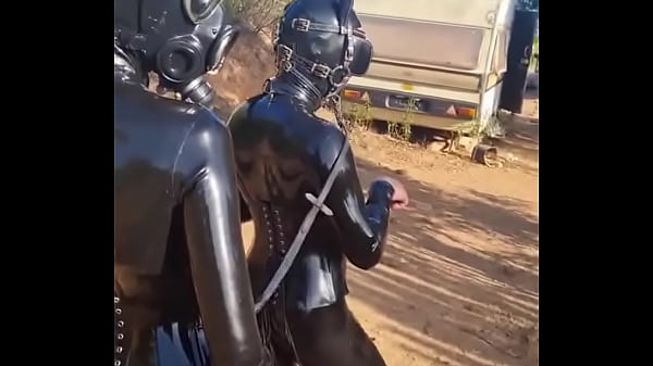 Latex Pony Action in Portuguese with discipleofdevotion! Full rubber Action in the heat