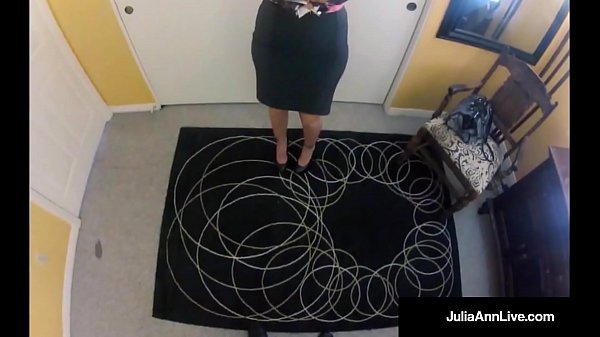 Play MP4 - Beautiful Milf Julia Ann - Hooker on Spy Cam Blowing A Dick&excl;