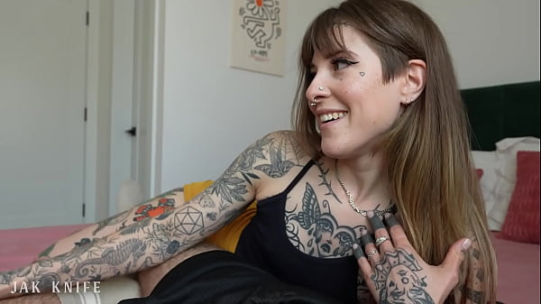 Play MP4 - My girlfriend's hot tatted sister begs for a creampie - Awlivv