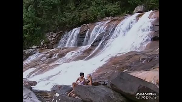 Wet Lesbians_on the Waterfall