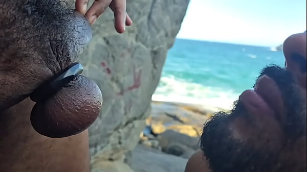 Fui Mijar Na Praia E Acabei Comendo Dois Putos Ao Mesmo Tempo thumbnail