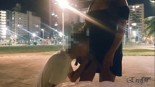 Chupando Gostoso Na Praia thumbnail