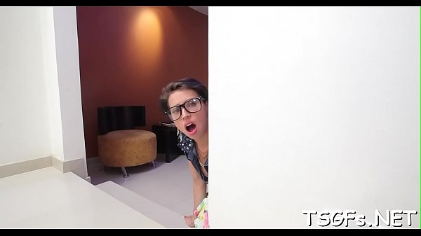 Lad screws shemale'_s butthole