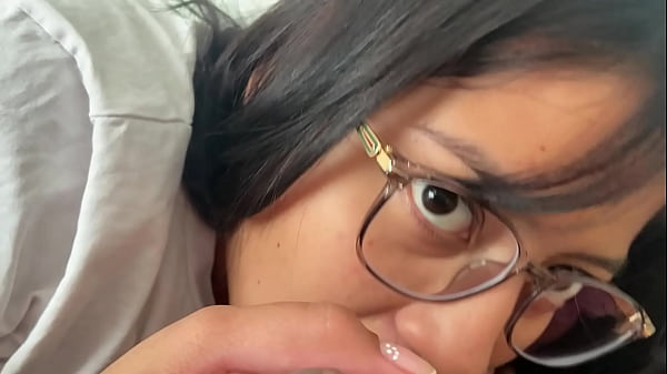 La zorrade mi hermanastra me seduce consu short apretado