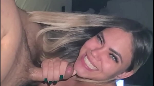 Play MP4 - Rangel Carlos mamando gostoso a piroca do cliente at&eacute; levar leitinho