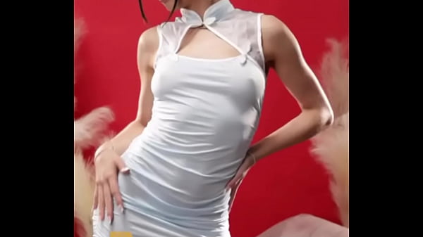 Nonton Kylie Rocket Dances thumbnail