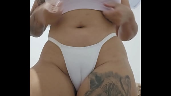 Vou sentar na cara da minha amiga ate sufocar ela 