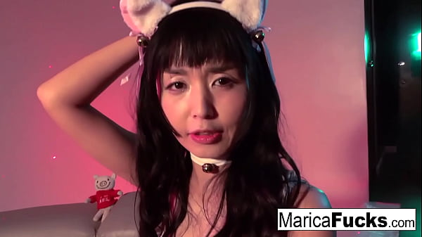 Asian babe plays with herself 