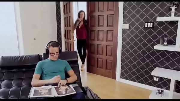 Nonton Step Daughter Caught Fucking A Stranger And Mom Joins thumbnail