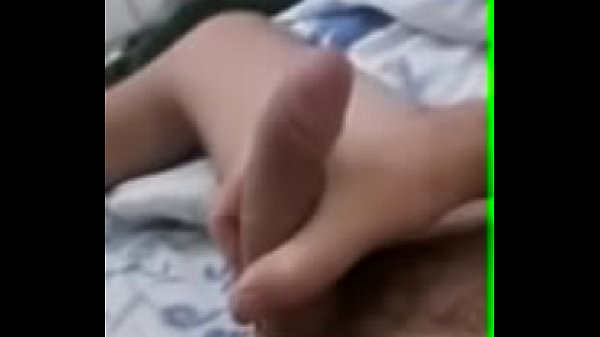 Masturbacion amateur de maduro y acabada!! En la cama solito caliente 