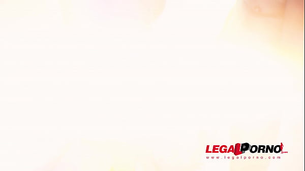 Play MP4 - Veronica Leal fucks TS Vanessa Jhons with strapon before 3 guys fuck the shit out of them SZ2490