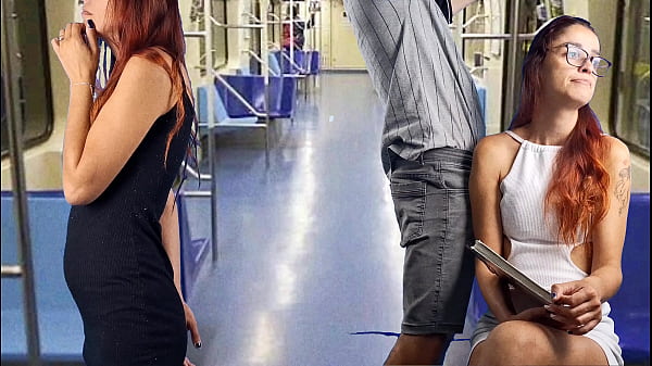 Play MP4 - Safada estudante deixa estranho encoxar sua bunda em p&uacute;blico&excl;