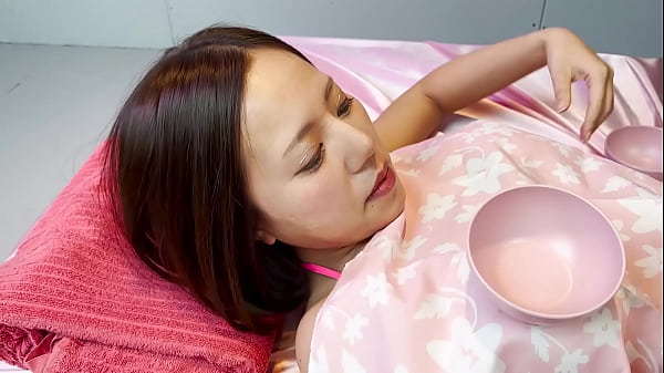 Play MP4 - おっぱいの上でテーブルクロス引きに挑戦！最後はまさかの結末に！！