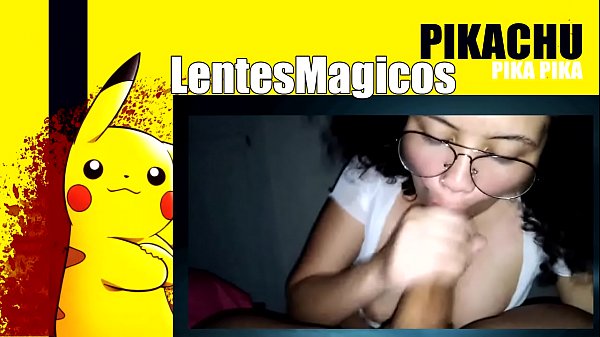 Colegiala sucia con lentes edad 20_años aprendiendo_a mamar
