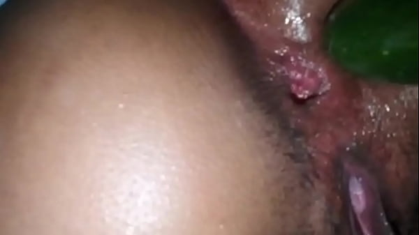 MI_PERRA ENCUARENTENA SE COJE EL PEPINO POR EL CULO PARTE_3 HASTA_DEJÁRSELO ROJO_Y ABIERTO COMO LE GUSTA_SER PERRONA