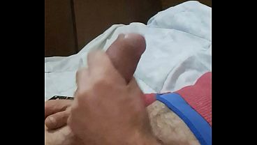 Chico haciéndose_una buena paja asta correrse