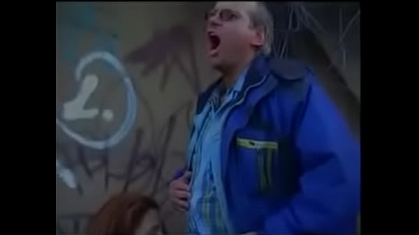 Sexy girl_gives a_outdoor_blowjob