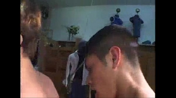 Dois Veados Novinhos e Gostosos Levando Pauz&atilde_o no Cu de Garoto Sarado - BAREBACK