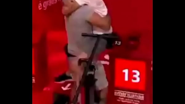 Basti&atilde_o cavaludo comendo vaqueiro aleijado ao vivo no bbb ao som de globo rural
