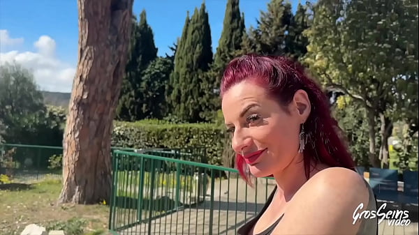 Nonton Sally Et Jade, Deux Bombes, Veulent De La Bite thumbnail