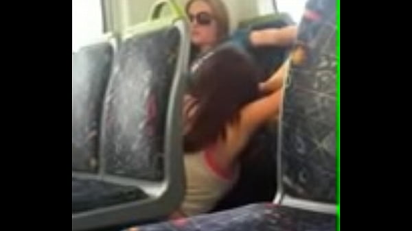 Play MP4 - dos amigas se dan amor