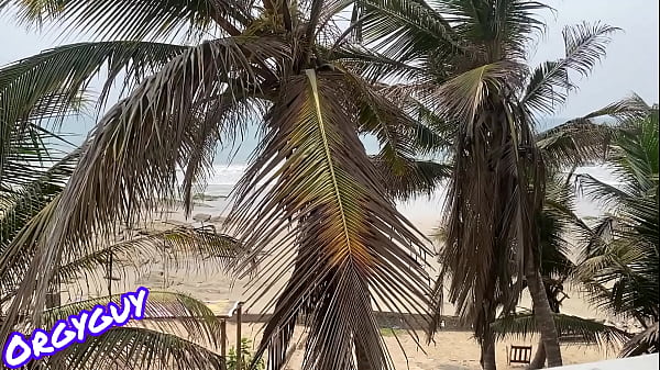 Nonton Booty At The Beach thumbnail