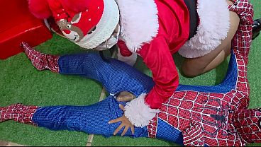 Play MP4 - WHAT A DELICIOUS SQUIRT&excl; Two beautiful stepsisters have sex with Spider-Man at Christmas