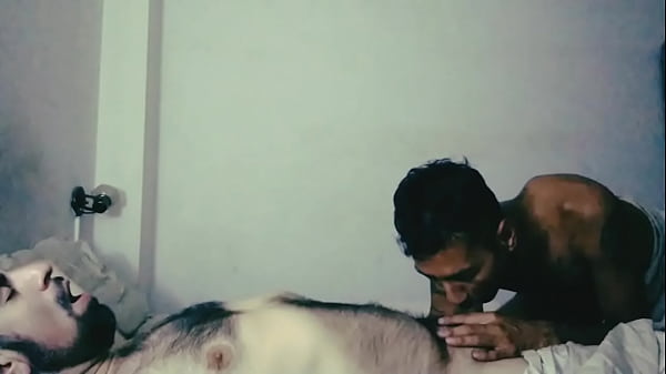 Play MP4 - Despidiendo el a&ntilde;o con la verga y leche de este macho peludo&period;