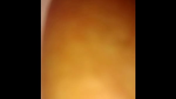 Compilation t&eacute;l&eacute;phonique de salopes d'elvie &eacute;tirant sa chatte en ext&eacute;rieur partie 1